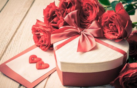 2020年2月14情人节适合送女友的礼物 情人节浪漫祝福语